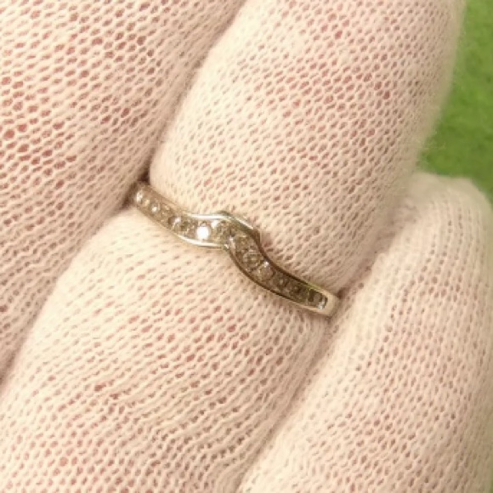 10k white gold diamond ring